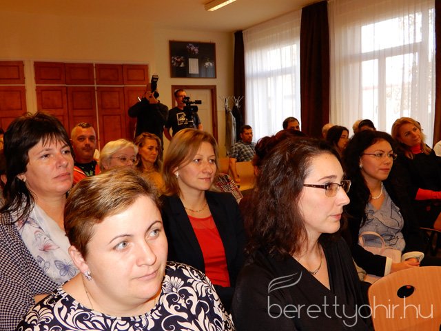 Mintakórtermet avattak 15